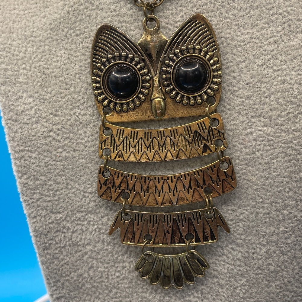 Vintage articulated Owl Pendant Necklace in Gold
